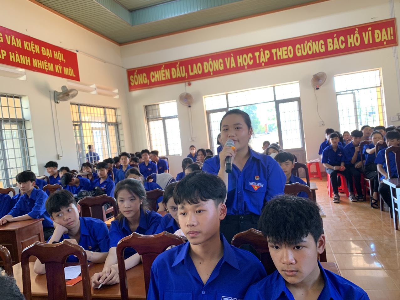 PHAT BIEU DOI THOAI 1